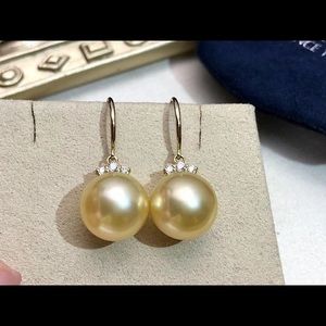 Classic South sea golden pearl earrings.